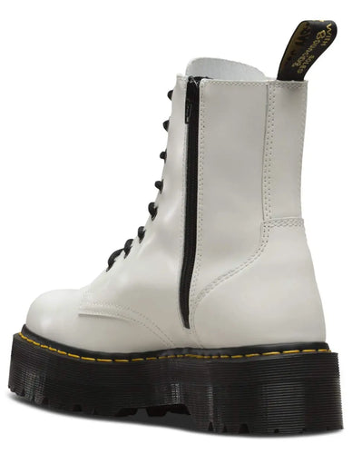 Celebrated as the second style by Dr. Martens, the 1461 features 3 eyes, grooved soles, iconic yellow stitching and original leather. This low-top shoe stands out in a crowd, amplifying every unique look. Built to last, it’s forged using one of the finest NR Outlet