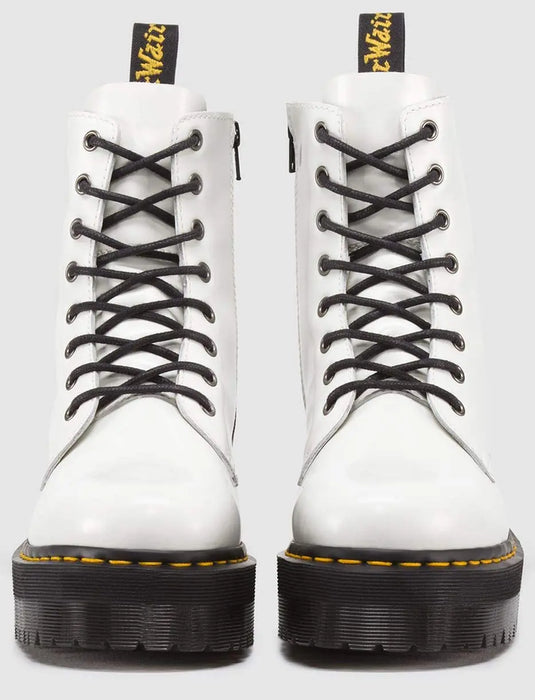 Celebrated as the second style by Dr. Martens, the 1461 features 3 eyes, grooved soles, iconic yellow stitching and original leather. This low-top shoe stands out in a crowd, amplifying every unique look. Built to last, it’s forged using one of the finest NR Outlet